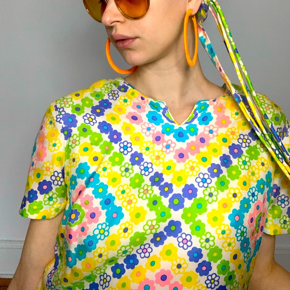 Mod Daisy Print Shift Dress